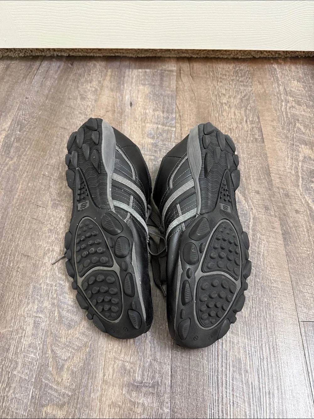 Skechers Men's Black Urban Thread Refresh with Gray Accents